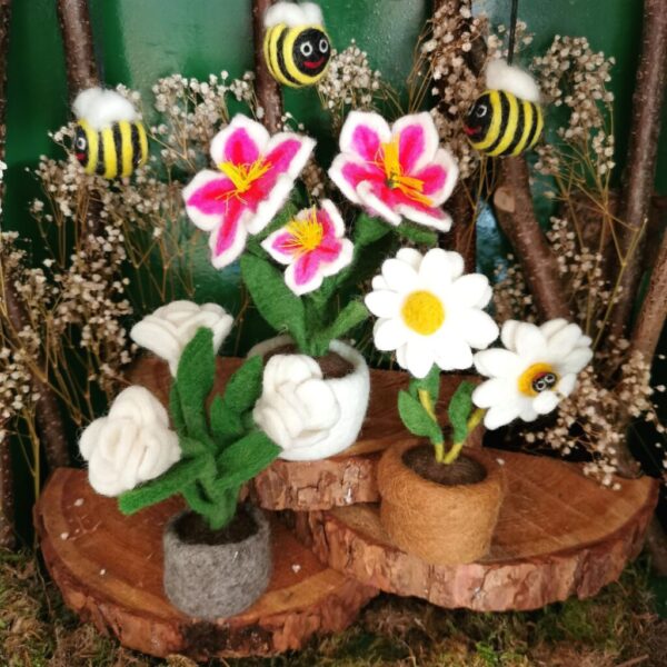 Felt so good - Handmade Felt Dazy Daisy Standing Spring Flower Decoration