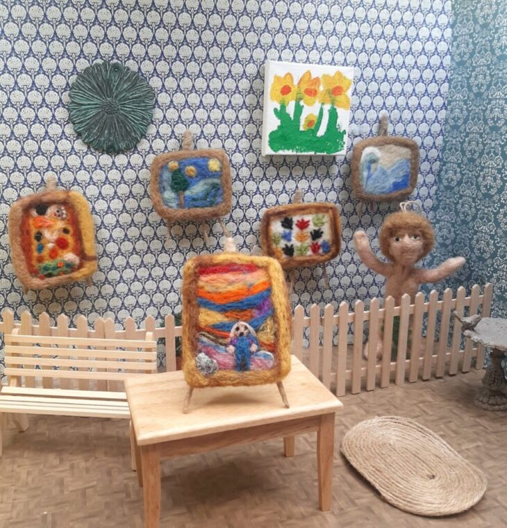 Felt so good - Handmade Felt Marvellous Masterpieces Standing Art Decoration - Image 2
