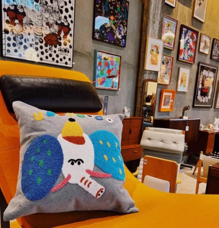 Square Throw Pillow elephant