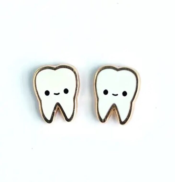 LUXCUPS CREATIVE- TEETH EARRINGS