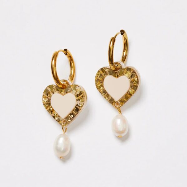 Martha Jean- HEART AND PEARL EARRINGS - GOLD / BEIGE