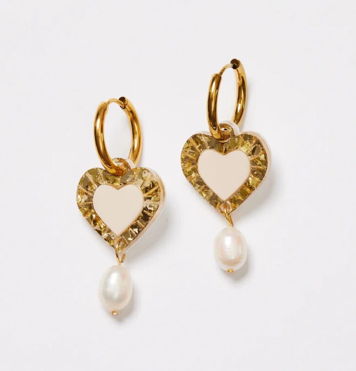 Martha Jean- HEART AND PEARL EARRINGS - GOLD / BEIGE