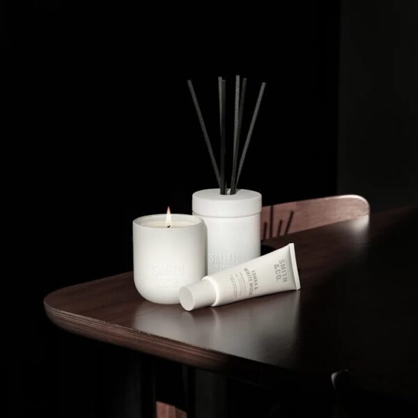 Smith&Co. Tonka & White Musk Scented Candle 250g