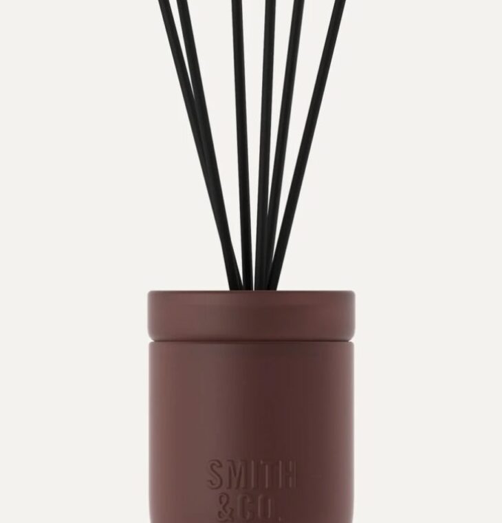 Smith&Co. Black Oud & Saffron
Reed Diffuser 200ml