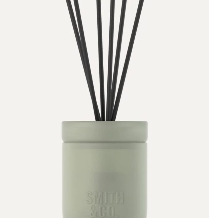 SmithA&Co. mber & Freesia
Reed Diffuser 200ml
