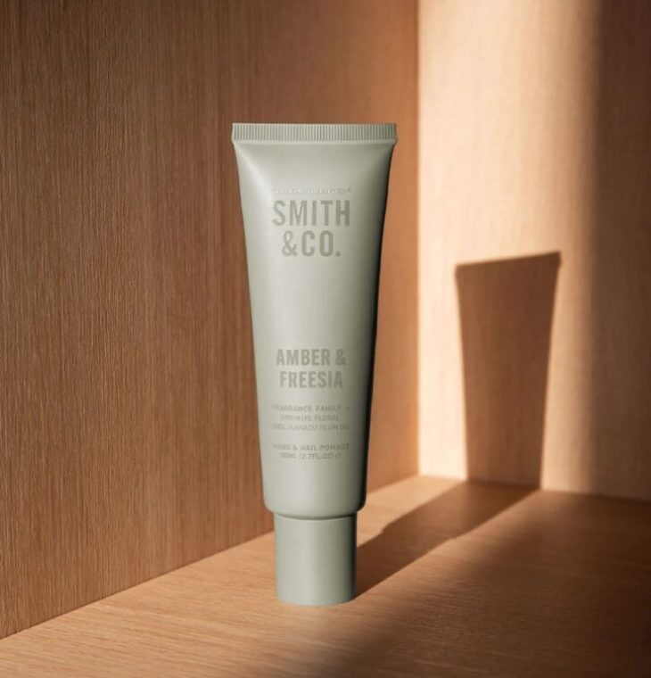 Smith&Co. Amber & Freesia
Hand & Nail Pomade