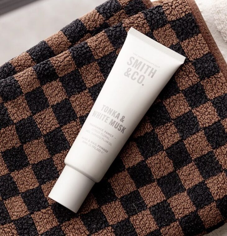 Smith&Co. Tonka & White Musk
Hand & Nail Pomade